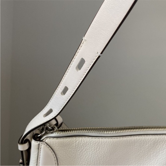 Michael Kors White Crescent Shoulder Bag with Chain Detail - Picture 5 of 8